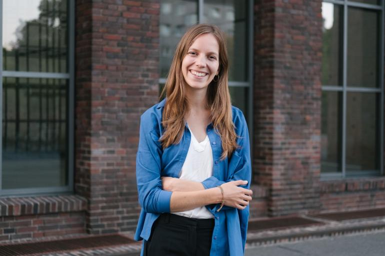 Foto: Klara Yoon Porträt von Klimapsychologin Janna Hoppmann.