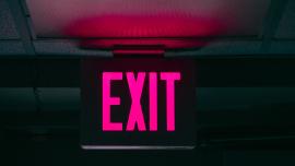 Pinkes Exit-Zeichen