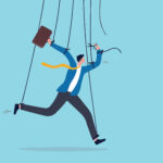 Illustration eines Manns im Anzug, an dessen Körper viele Marionettenfäden sind, eine schneidet er durch.